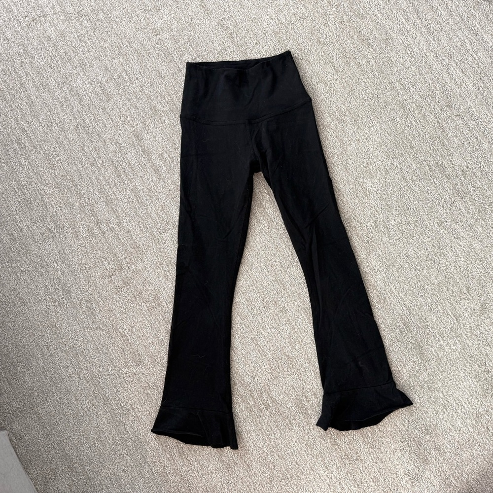 Beyond Yoga Black 7/8 Leggings with Ruffle Hem
